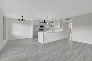 2053 Wolverton C — Photo 2