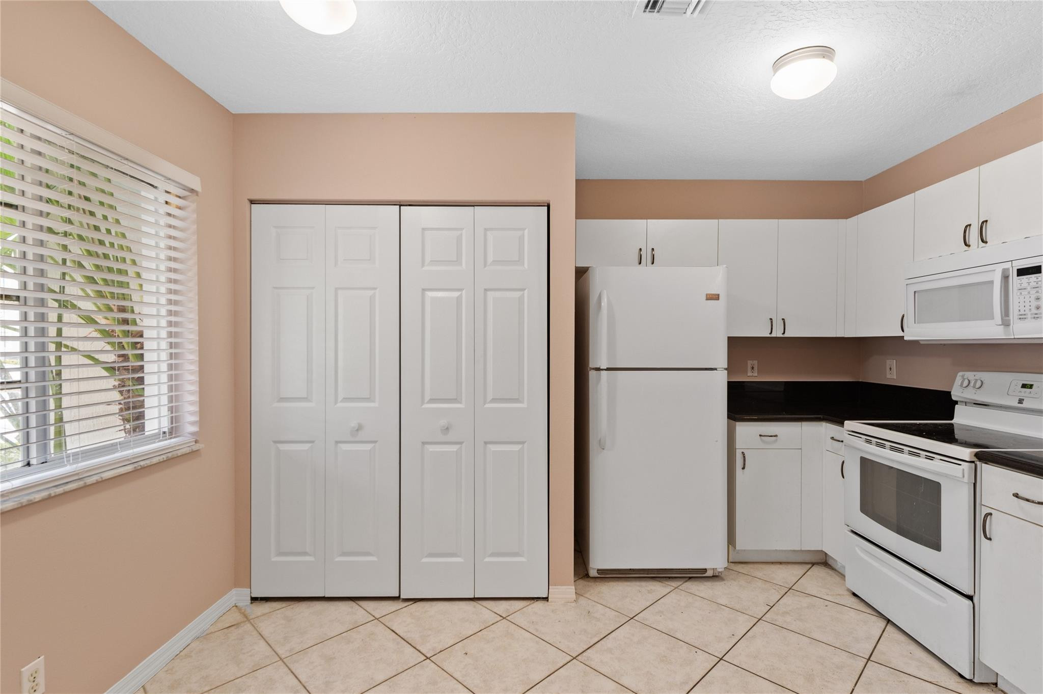 1186 SW 44th Avenue # 1186 — Photo 4
