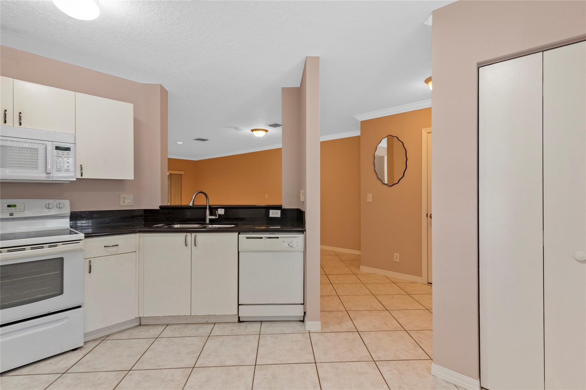 1186 SW 44th Avenue # 1186 — Photo 3