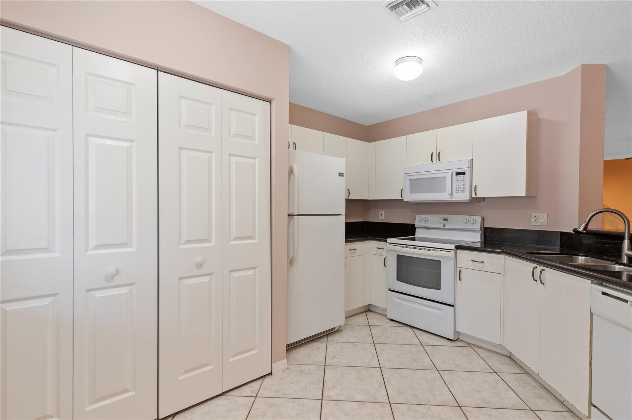 1186 SW 44th Avenue # 1186 — Photo 2