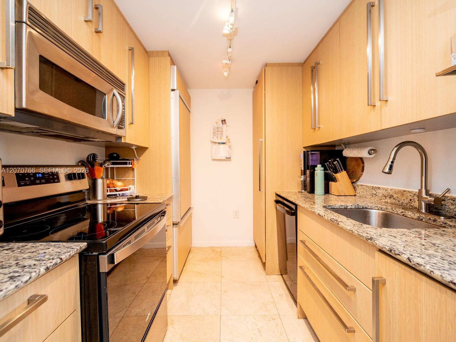 10275 Collins Ave # 1132 — Photo 4