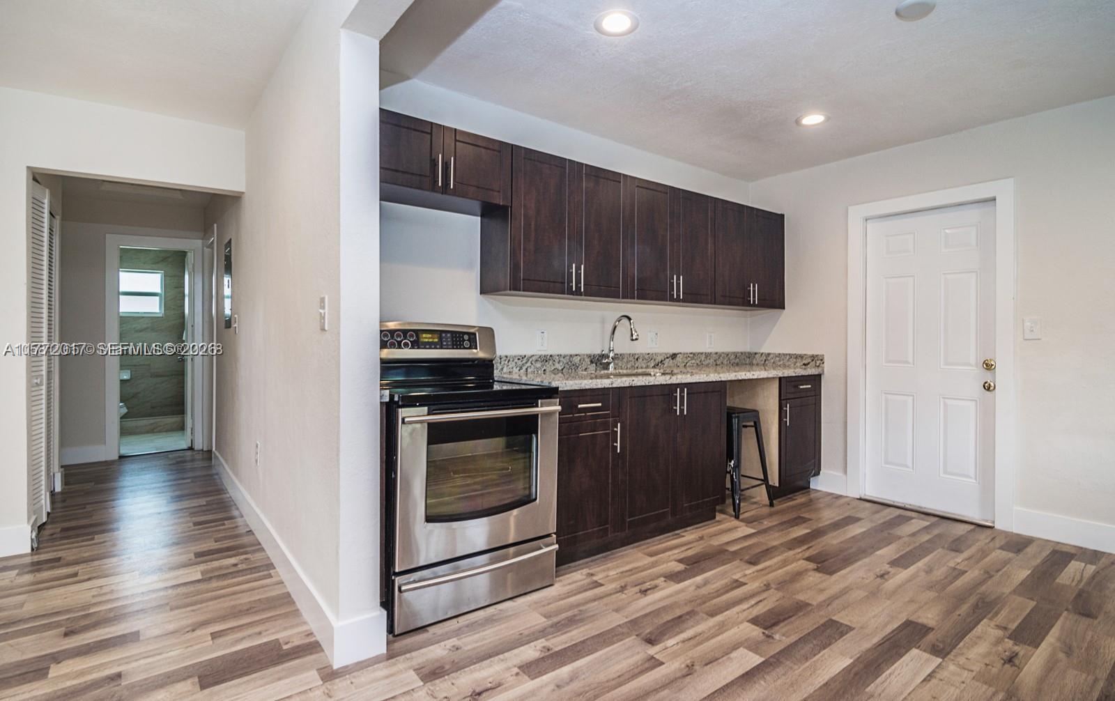 2542 Fillmore St — Photo 2