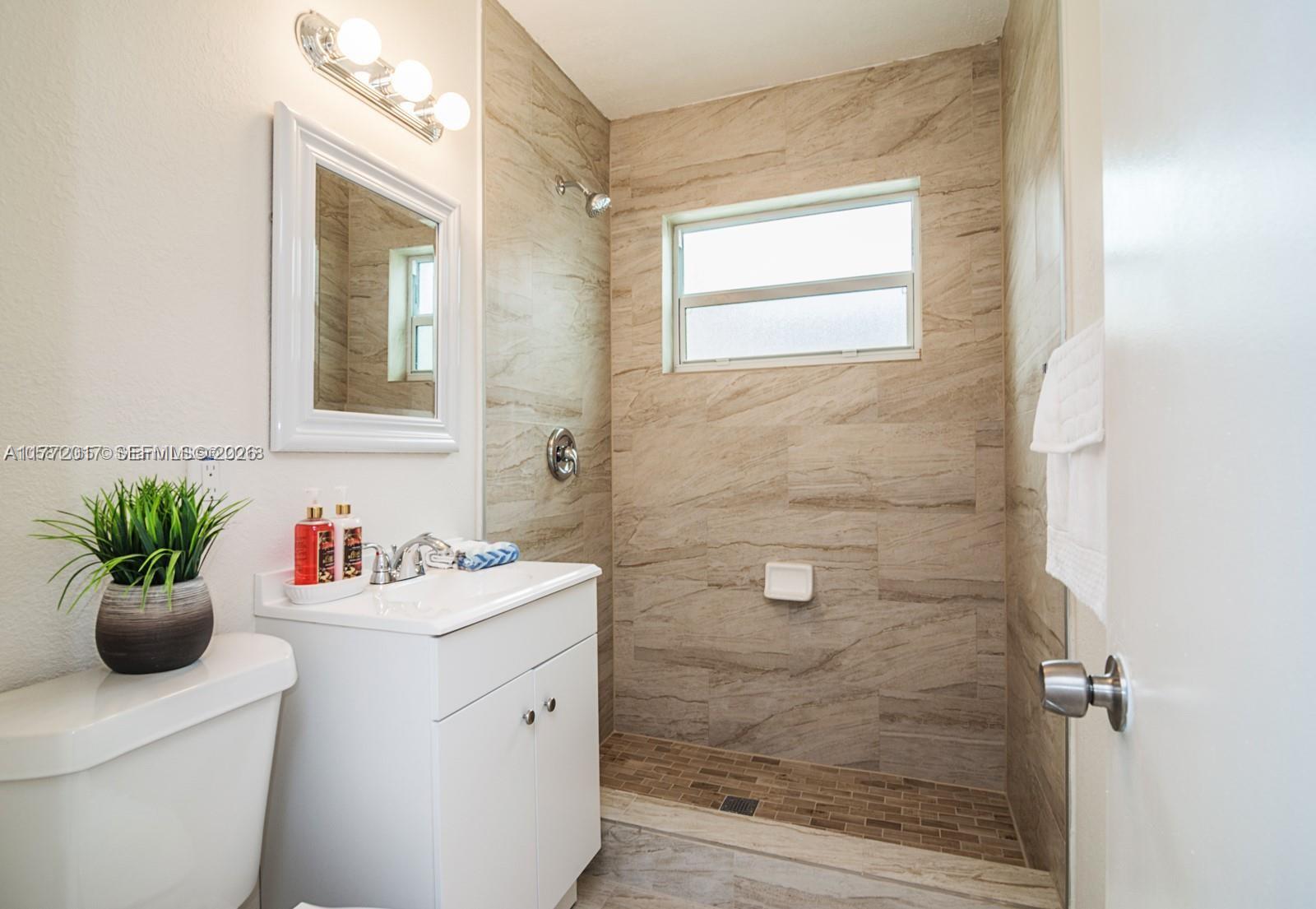 2542 Fillmore St — Photo 3