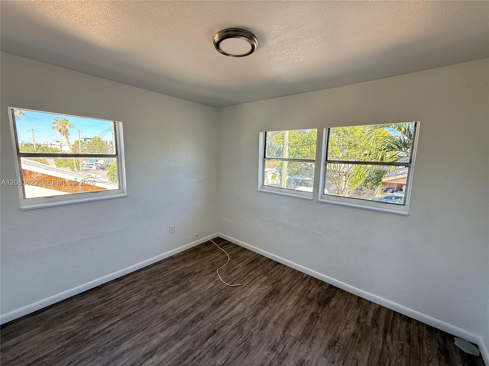 236 SW 10th Ave # B — Photo 3