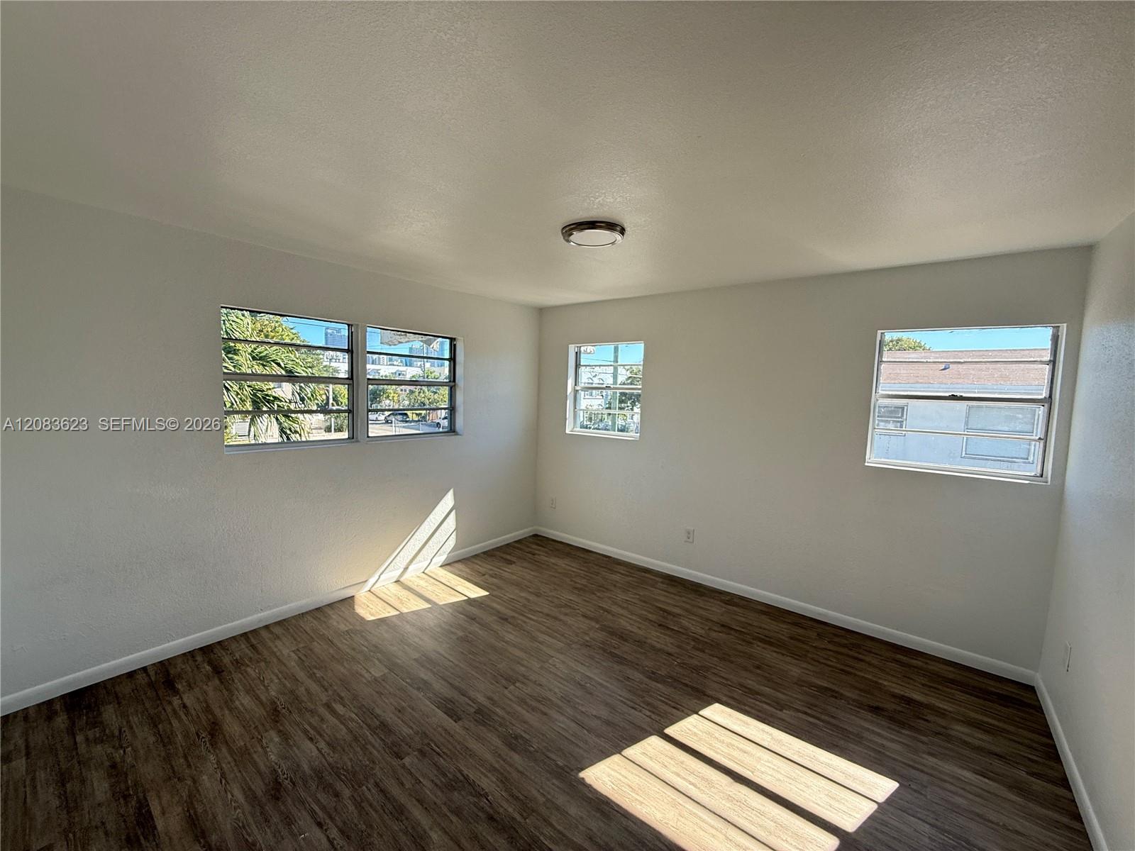 236 SW 10th Ave # B — Photo 4