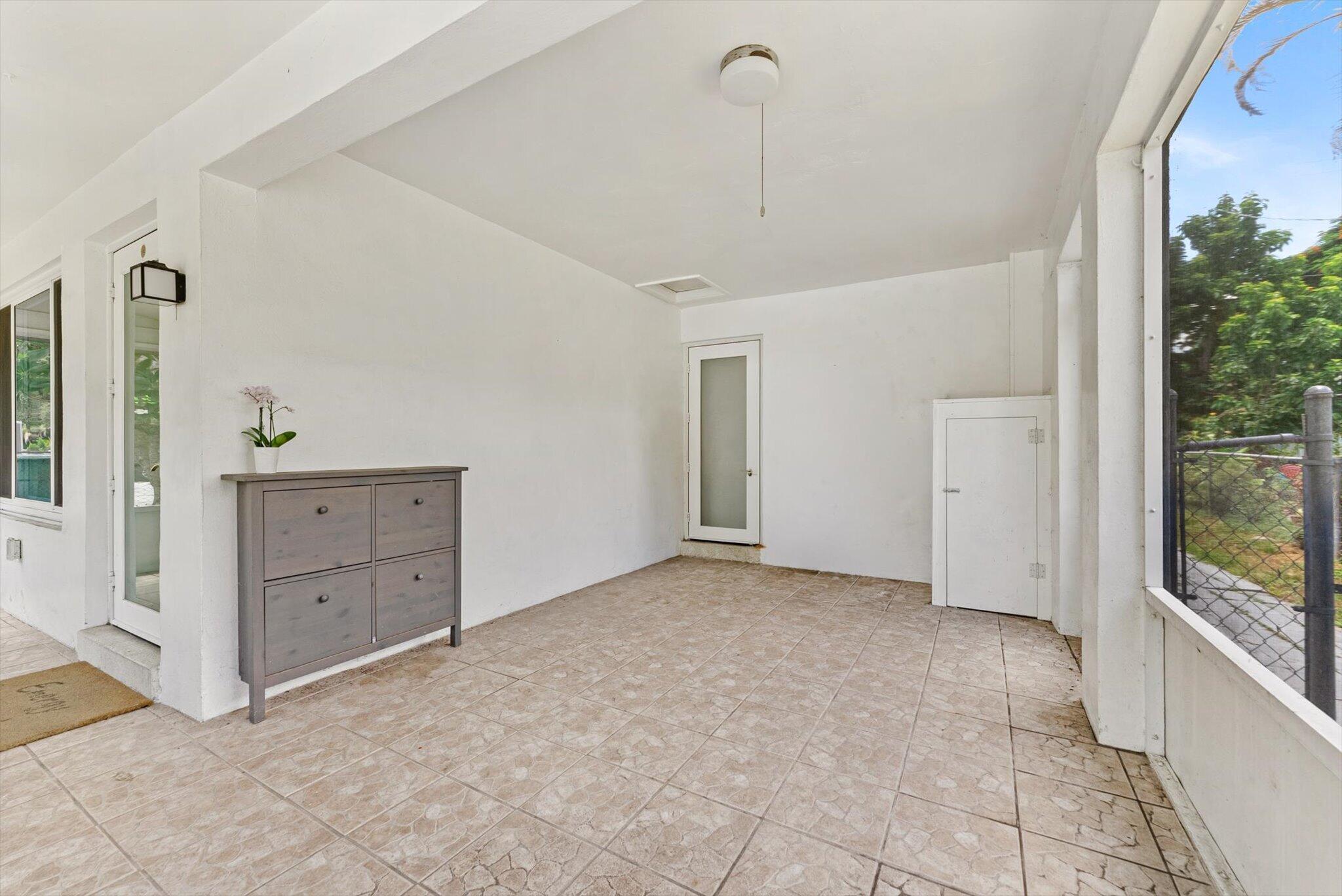 4641 SW 25TH Terrace — Photo 5