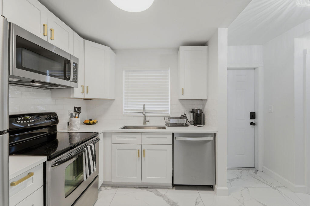 809 W Oakland Park Boulevard # K2 — Photo 4