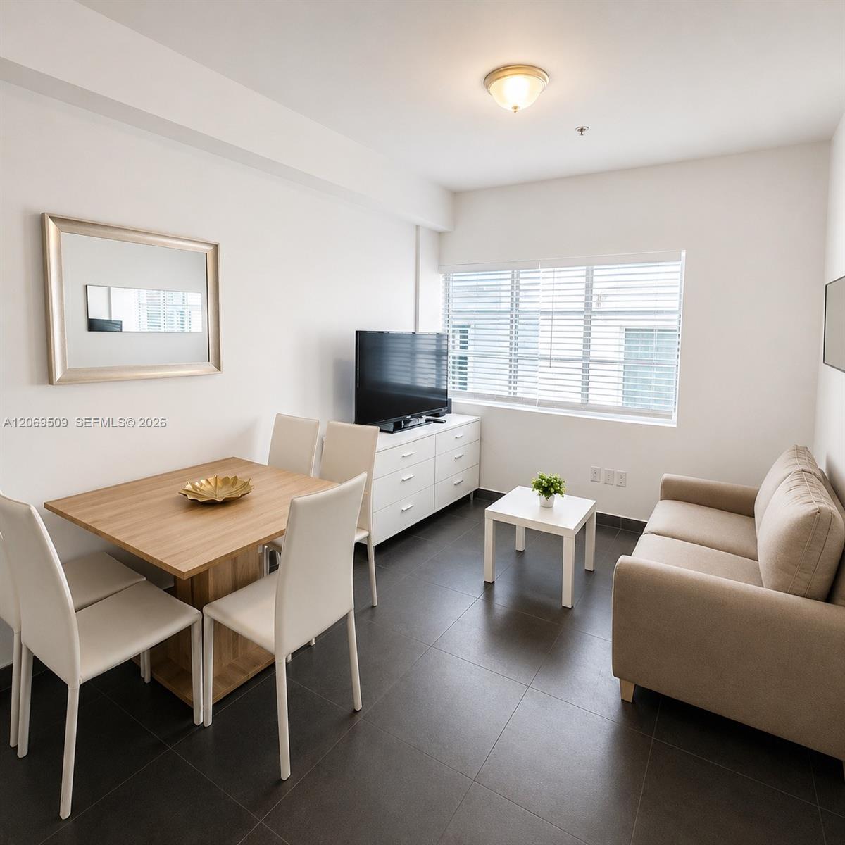1600 Euclid Ave # 101 — Photo 2