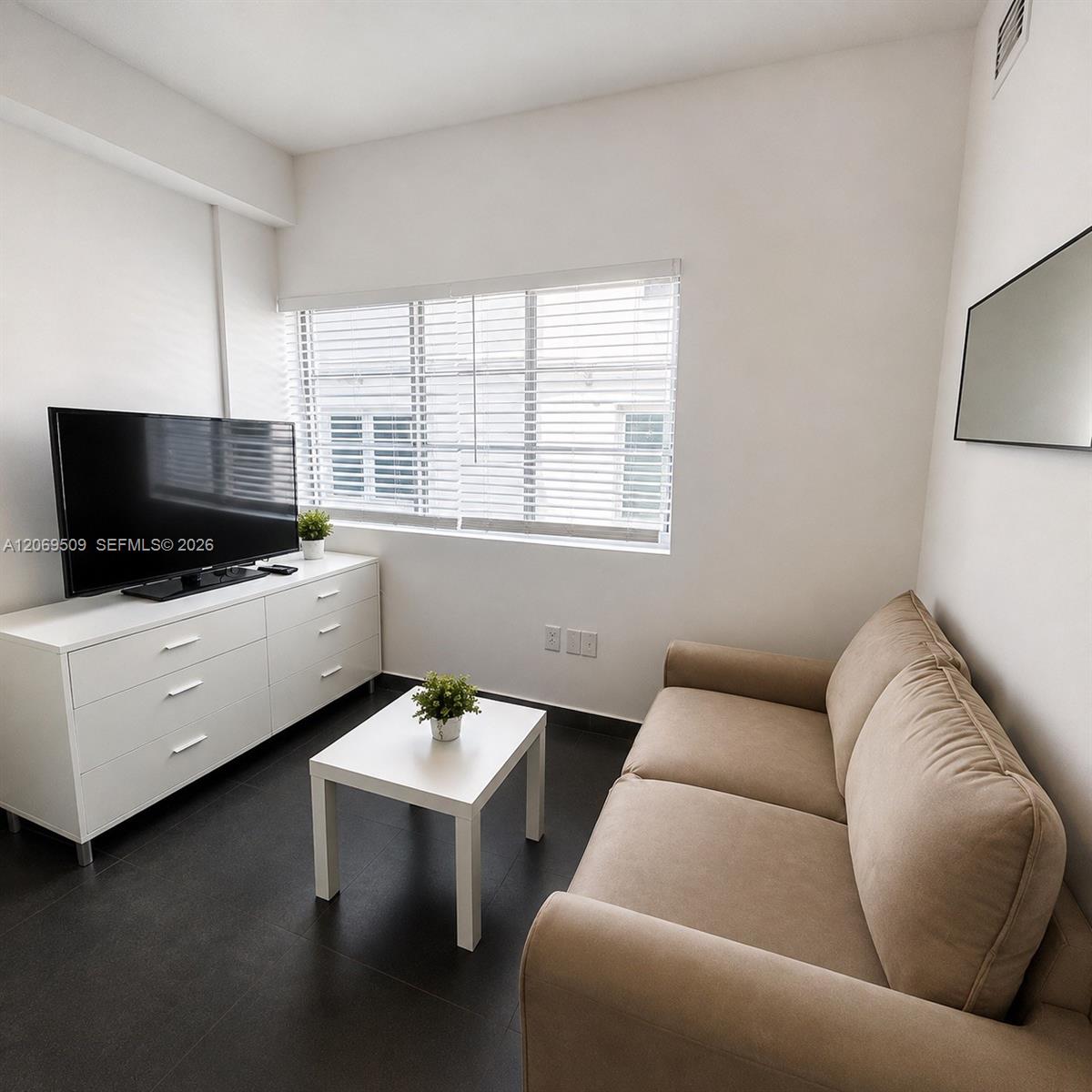 1600 Euclid Ave # 101 — Photo 3