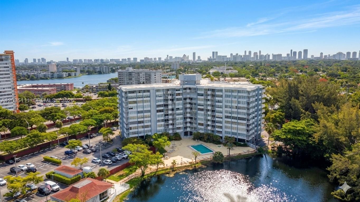 1300 NE Miami Gardens Dr # 308E — Photo 2