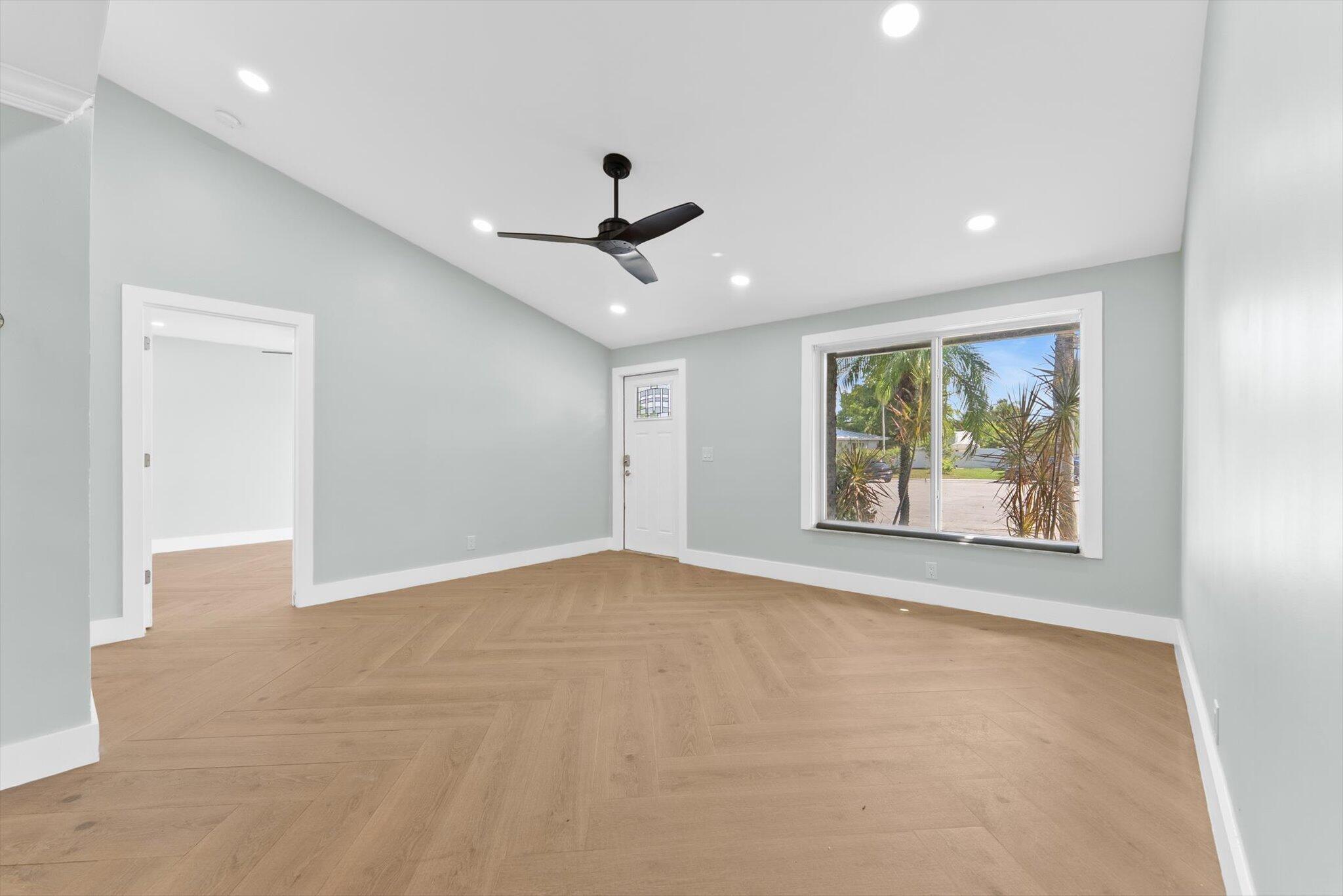 1721 SW 10TH Street — Photo 4