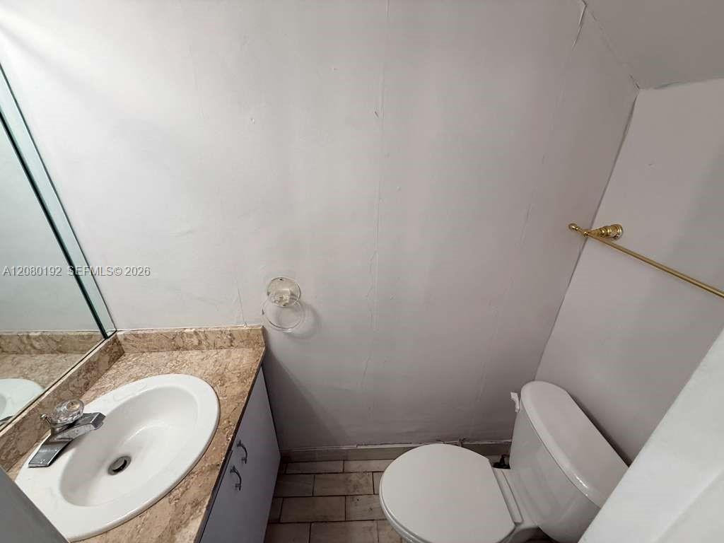 1300 W 53rd St # 32 — Photo 3