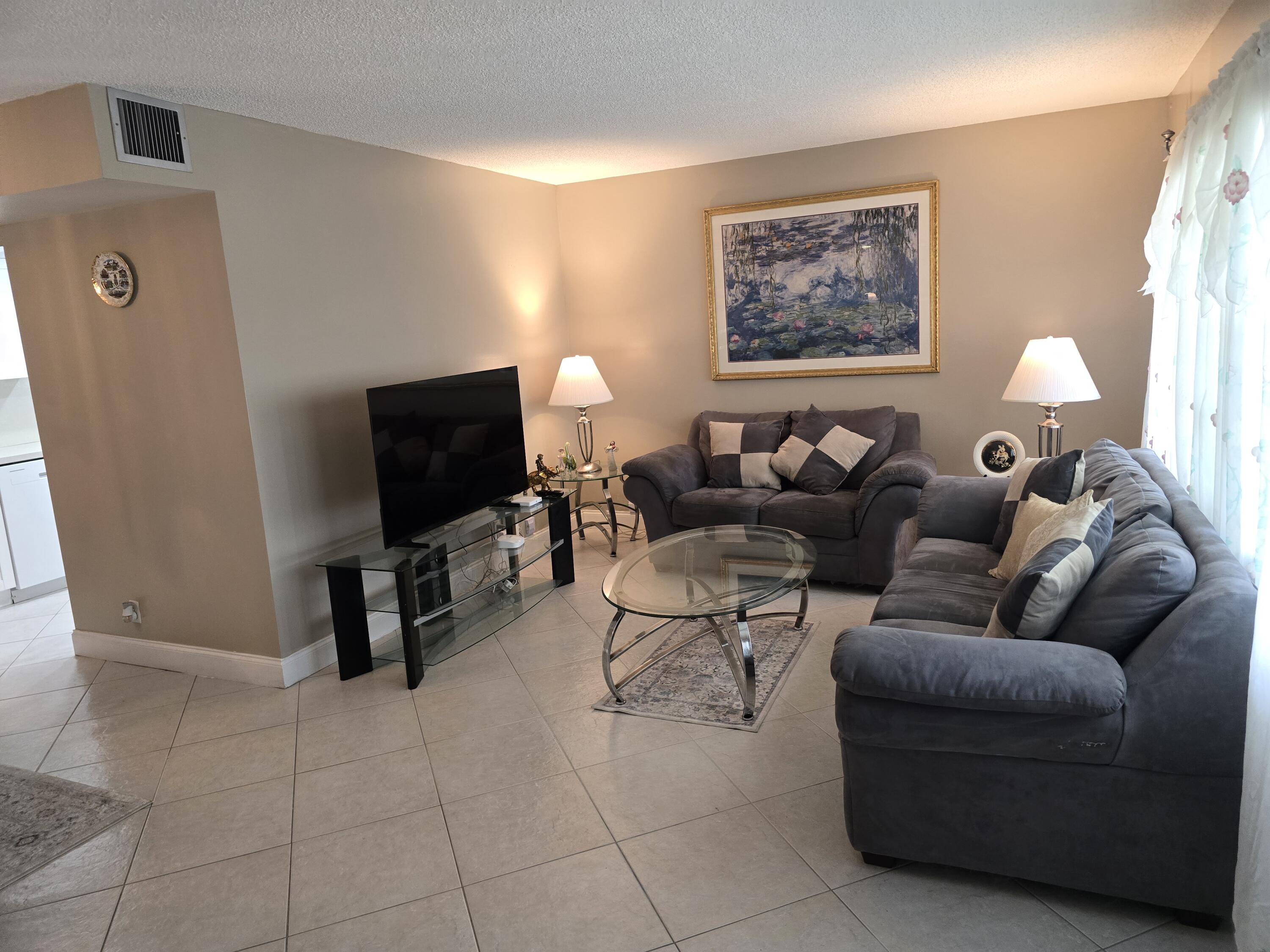 1902 Bermuda Circle # E4 — Photo 3