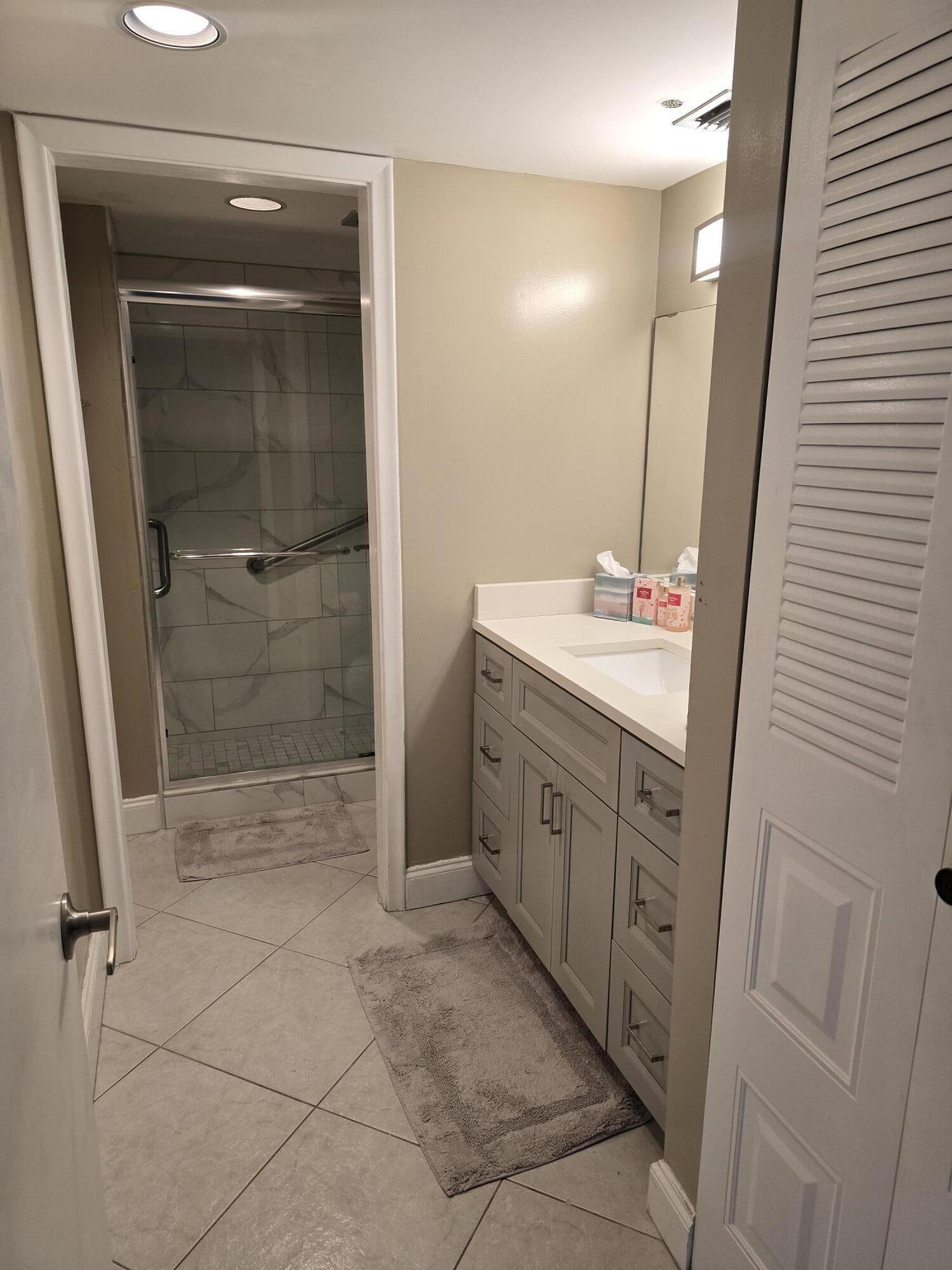 1902 Bermuda Circle # E4 — Photo 5