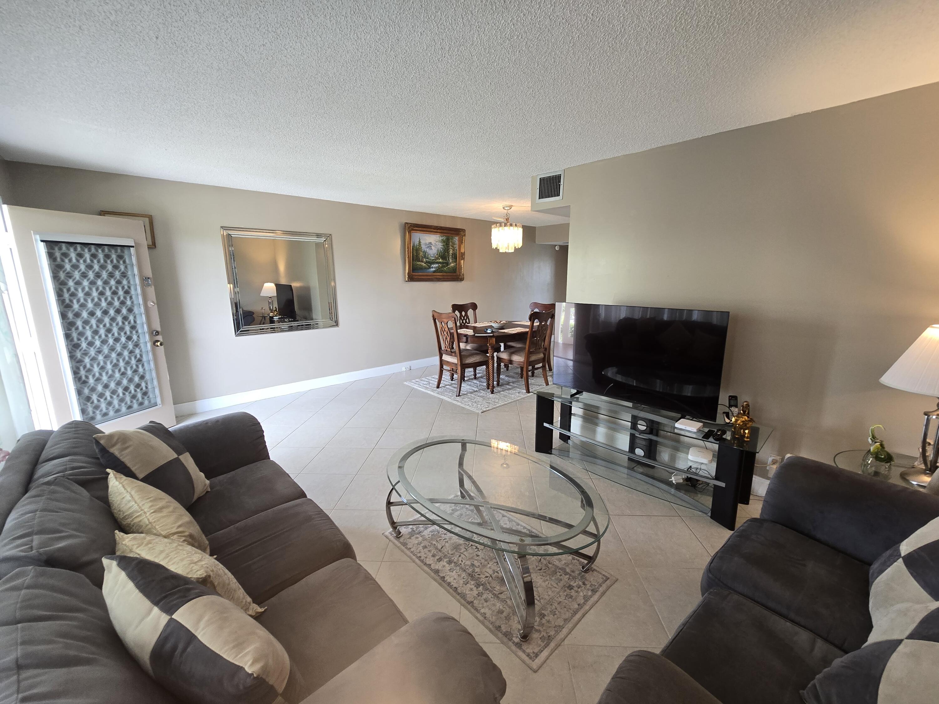 1902 Bermuda Circle # E4 — Photo 4
