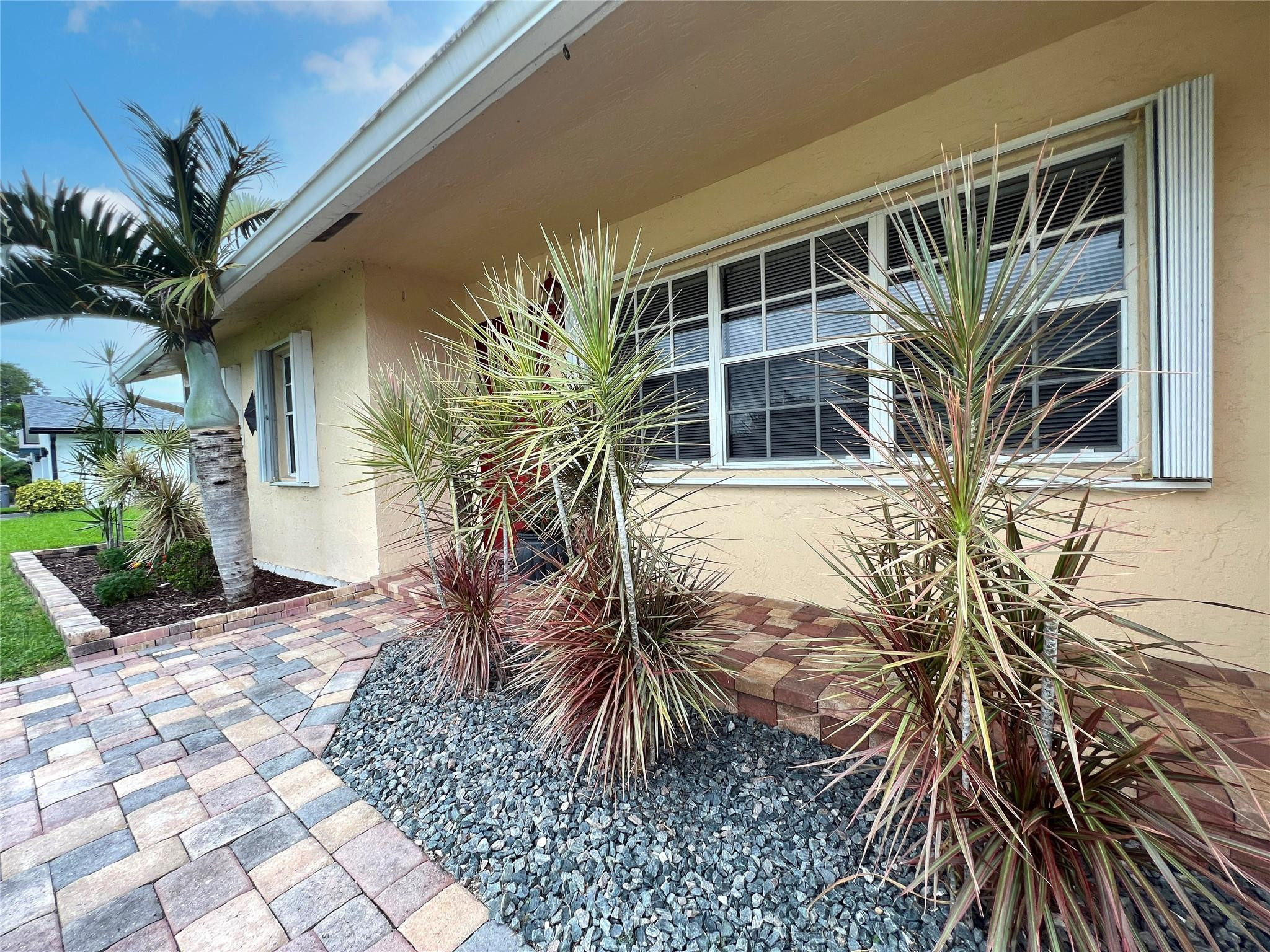 9135 SADDLECREEK Drive — Photo 3