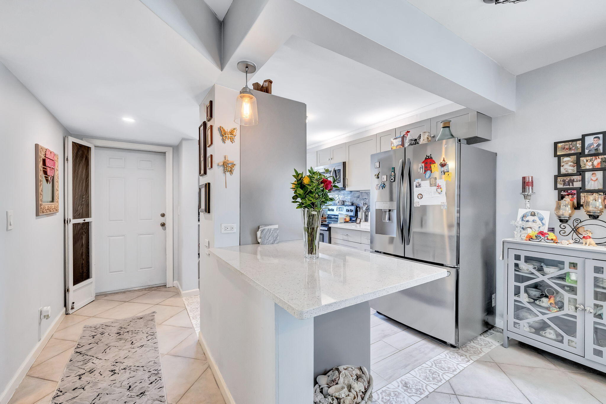 305 CONGRESSIONAL Way — Photo 2