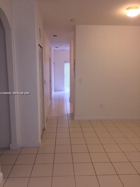 1658 SE 28th Ct # 105 — Photo 2