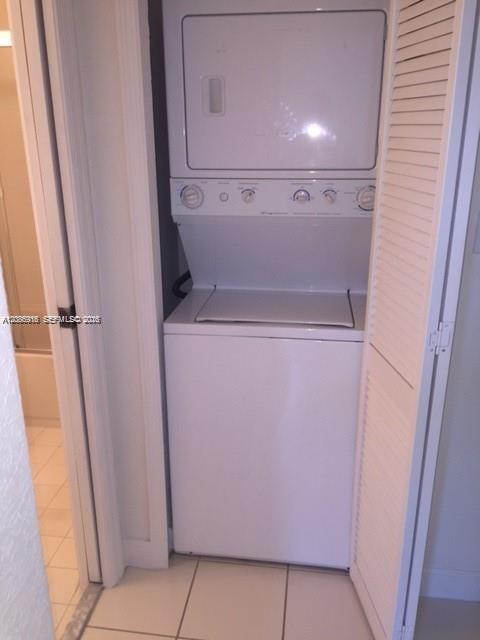 1658 SE 28th Ct # 105 — Photo 3