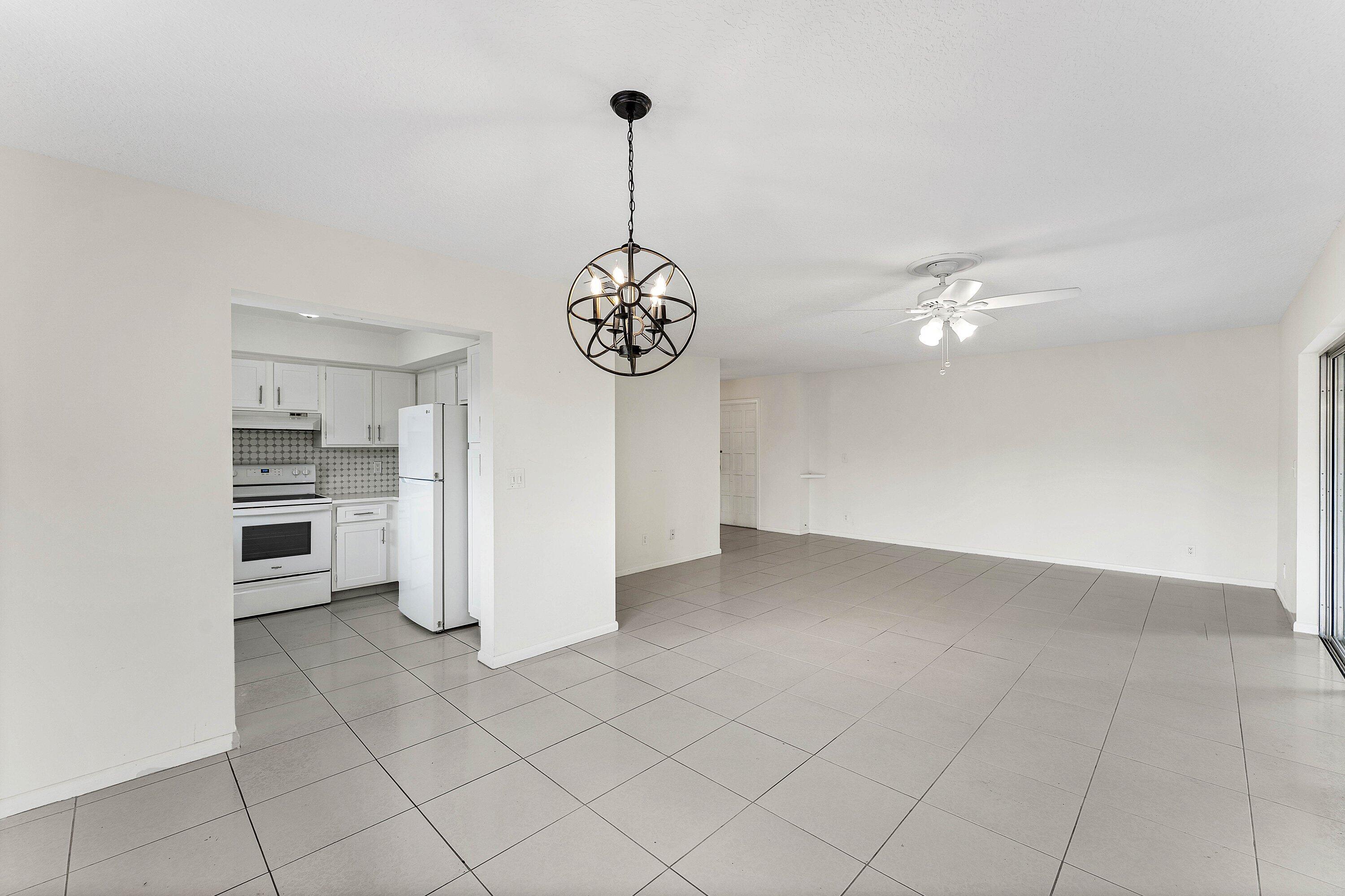 408 PINE TREE Court # 12 — Photo 4