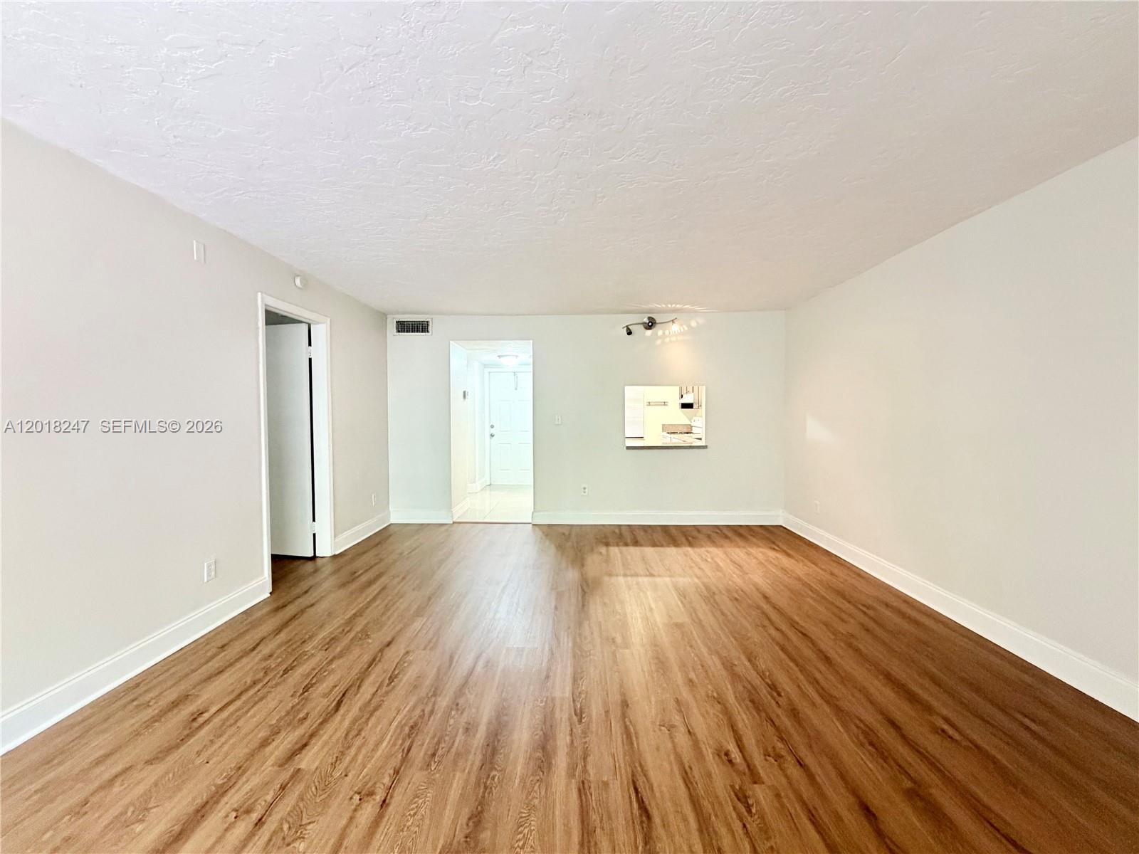 450 Commodore Dr # 214 — Photo 2