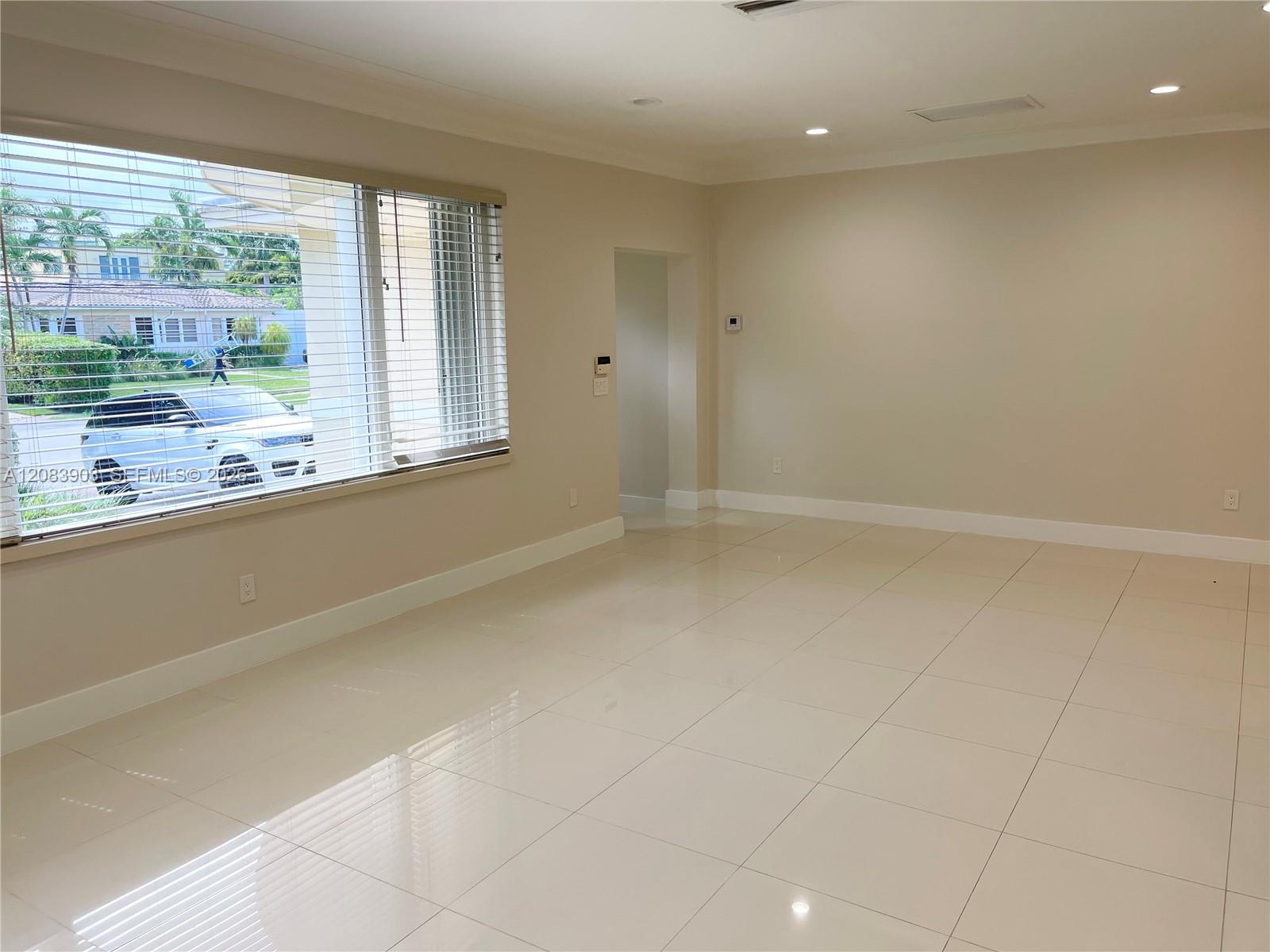 4555 N Jefferson Ave — Photo 3