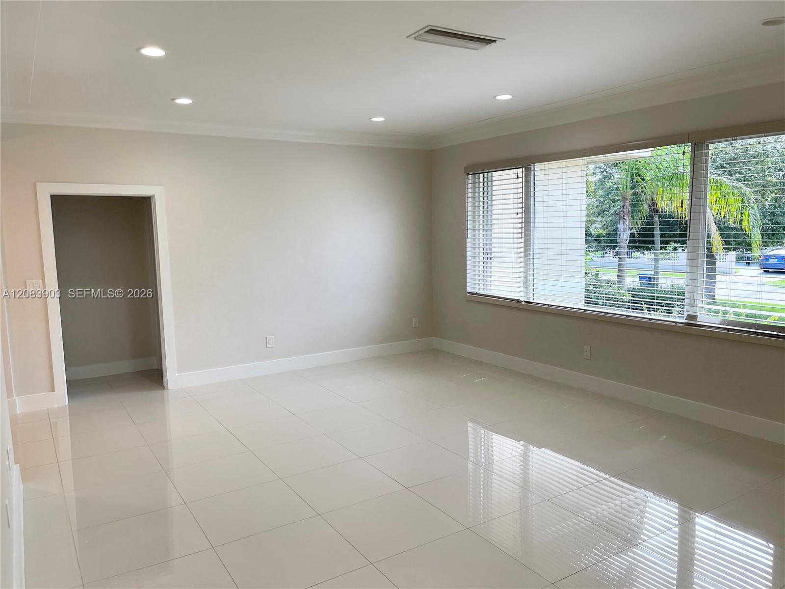 4555 N Jefferson Ave — Photo 4
