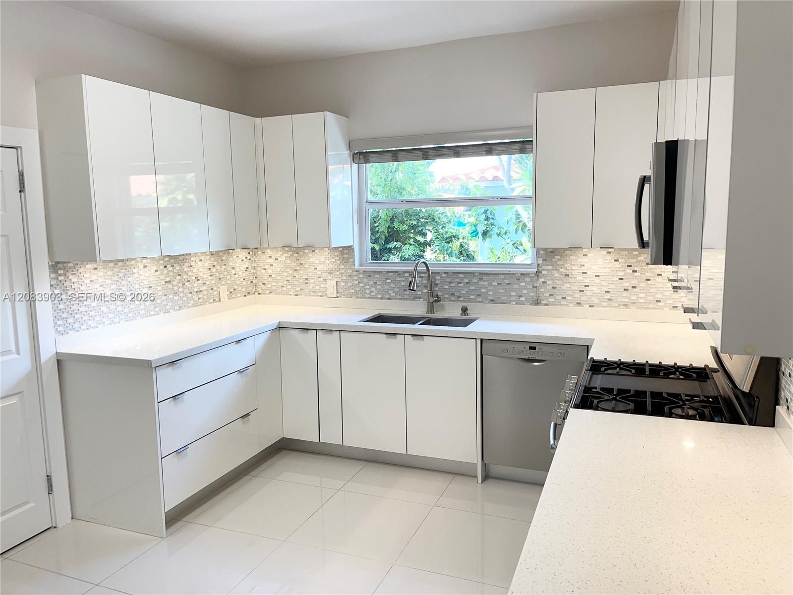 4555 N Jefferson Ave — Photo 5
