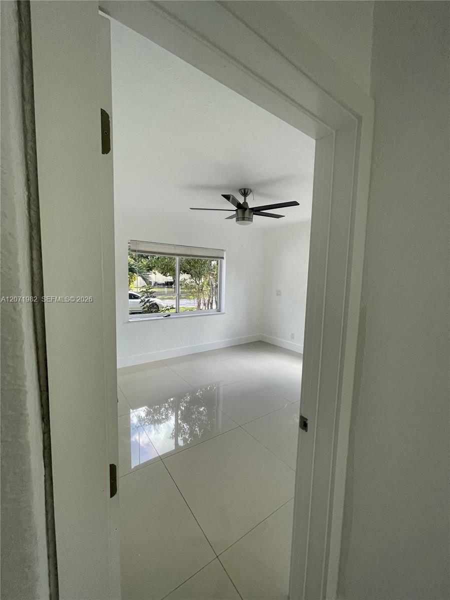 15760 NE 18th Ct — Photo 2