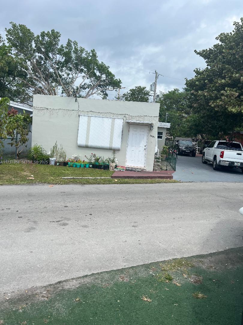 2381 NE 137 ST, North Miami Beach FL 33181