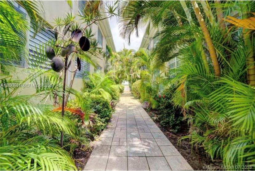 4740 Pine Tree Dr # 25, Miami Beach FL 33140