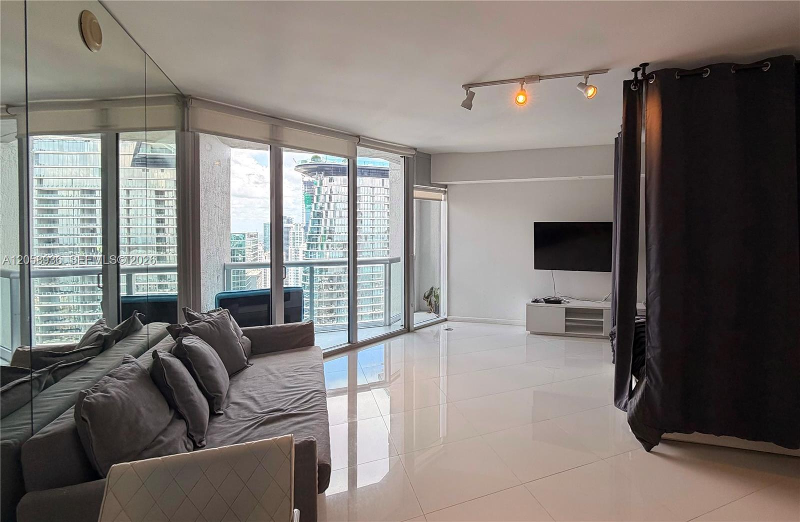 475 Brickell Ave # 5008, Miami FL 33131