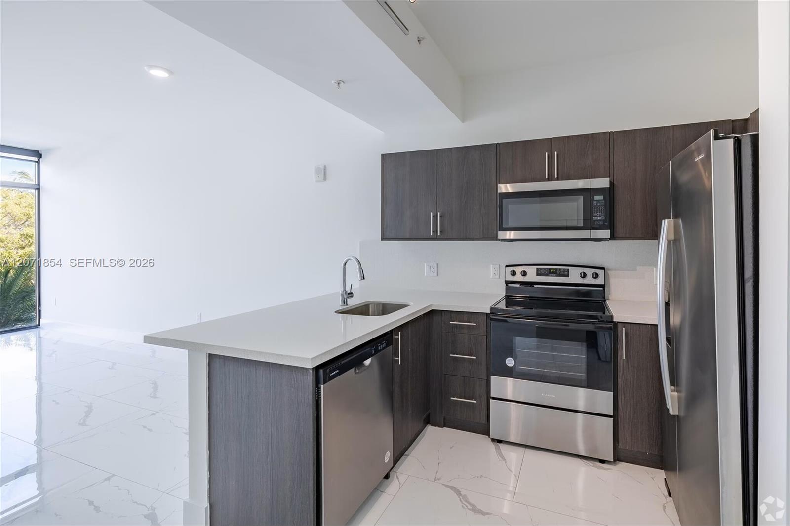 1 Curtiss Pkwy # 313 — Photo 2