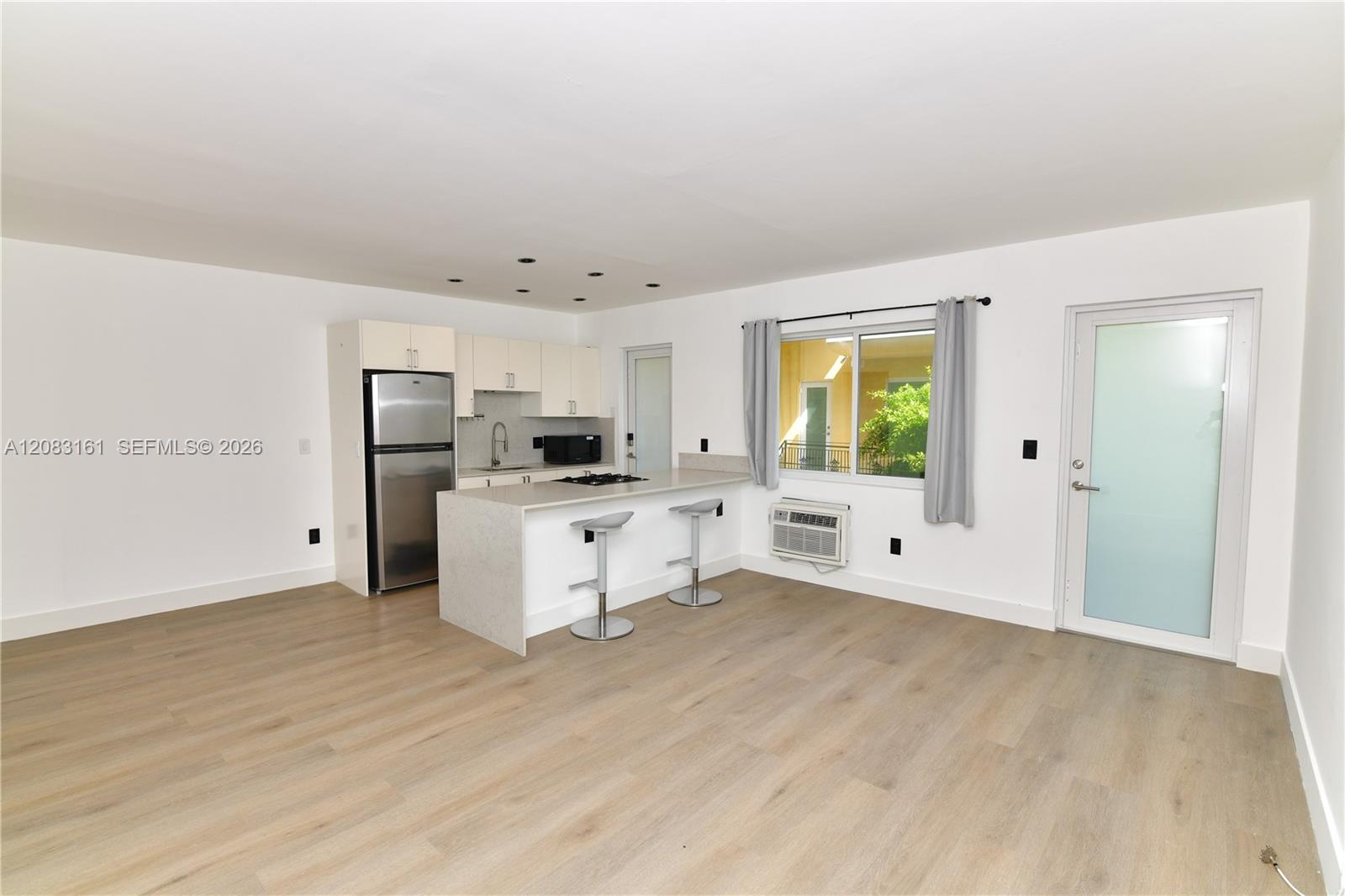 65 N Washington Ave # 25 — Photo 3