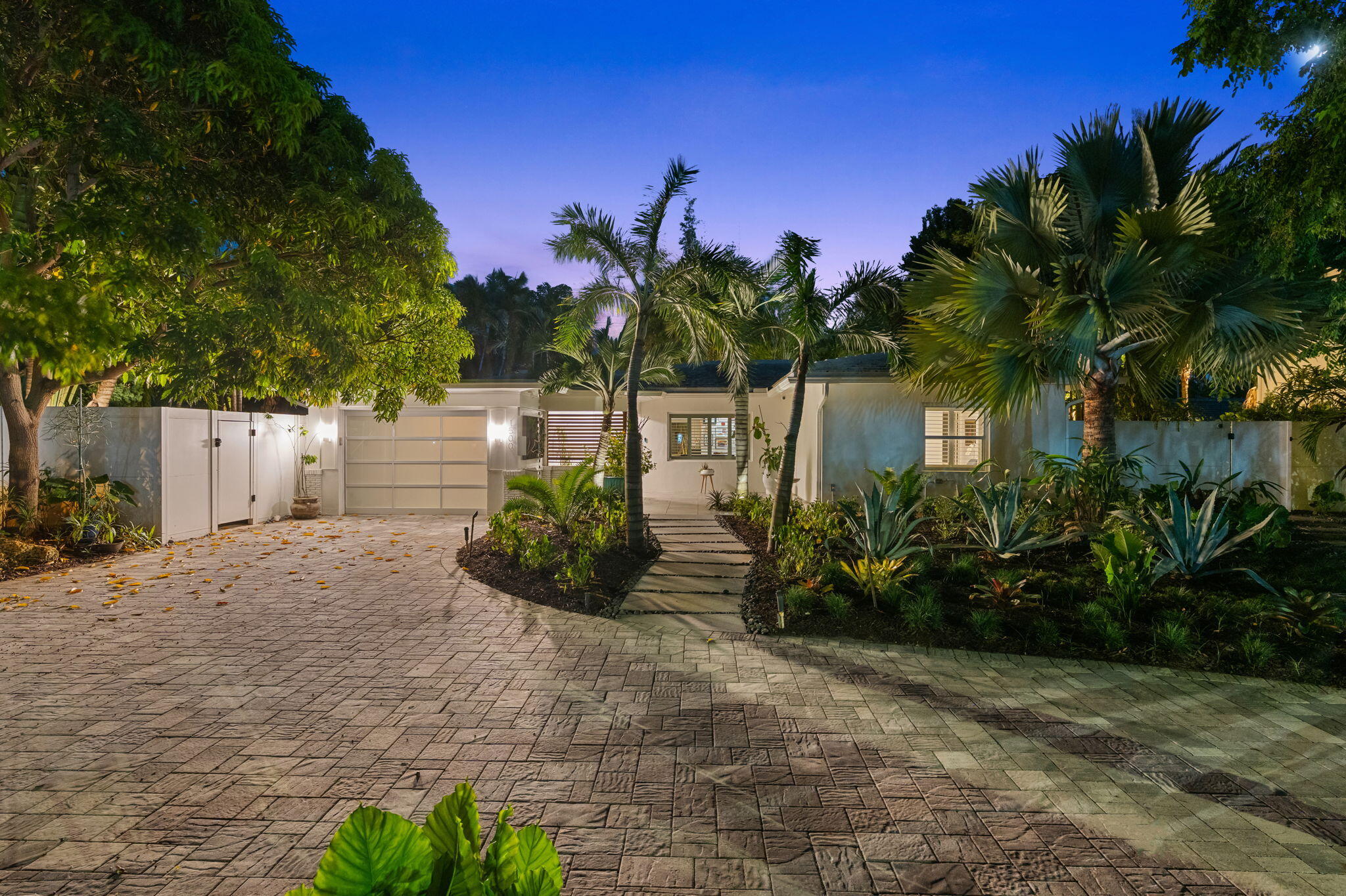 1500 MIDDLE RIVER Drive — Photo 2