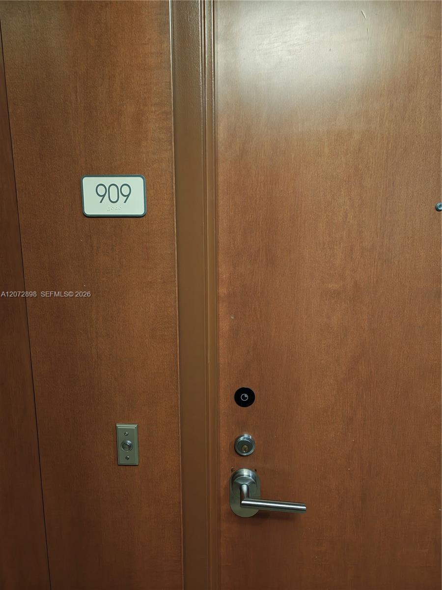 31 SE 5th St # 909 — Photo 2