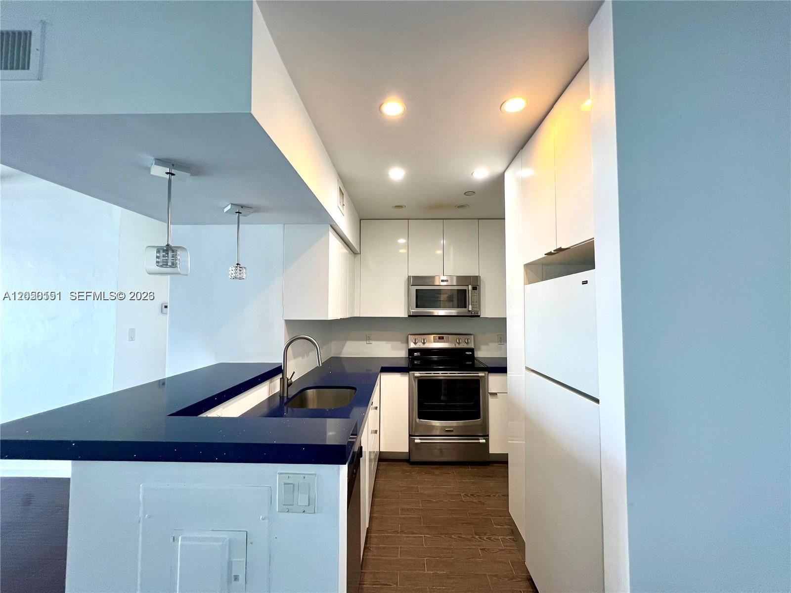 1200 West Ave — Photo 4
