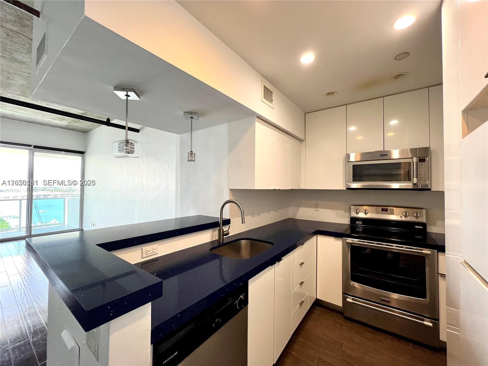 1200 West Ave — Photo 5
