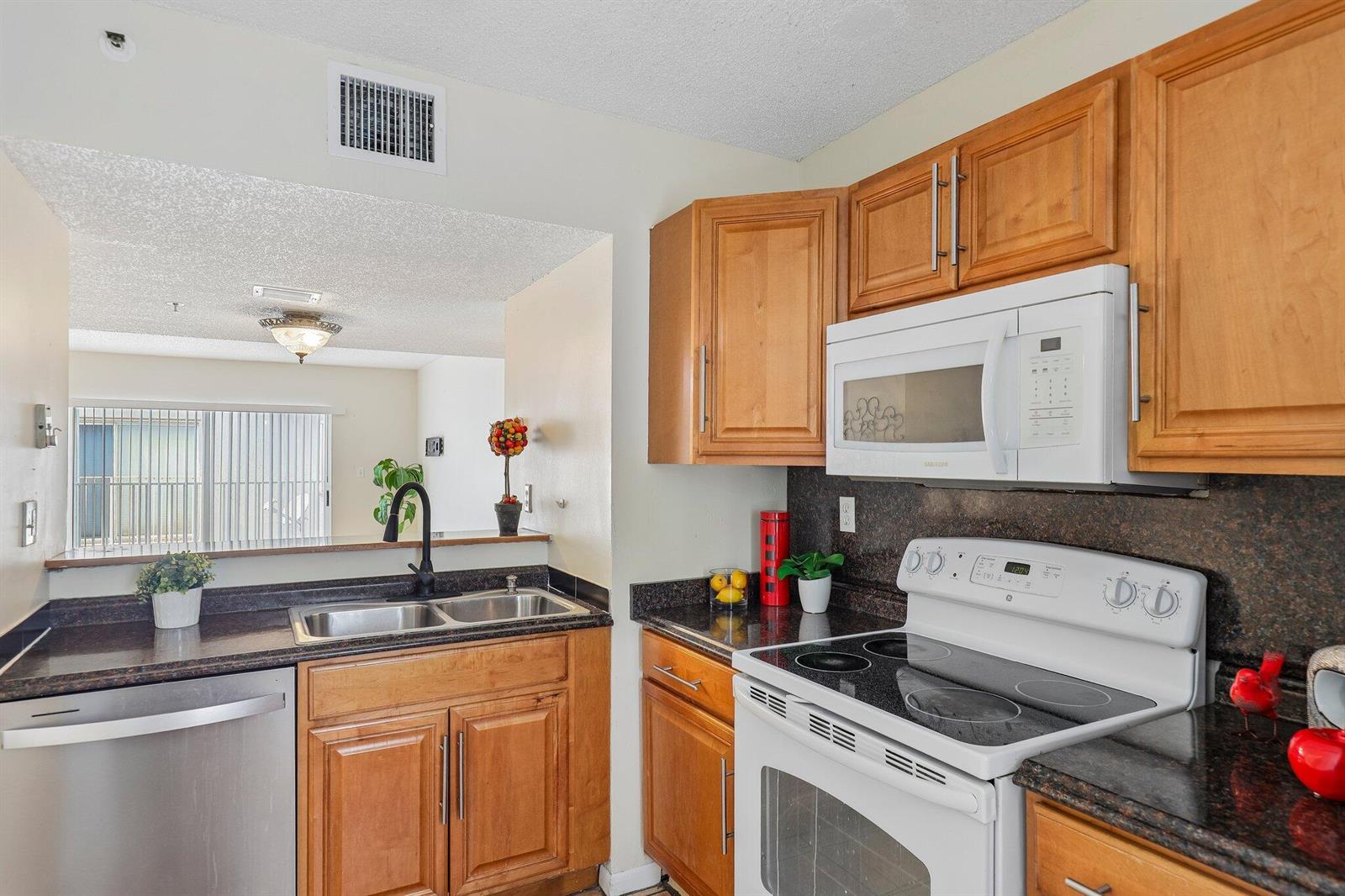 15-web-or-mls-Riviera Cir-S2108-013