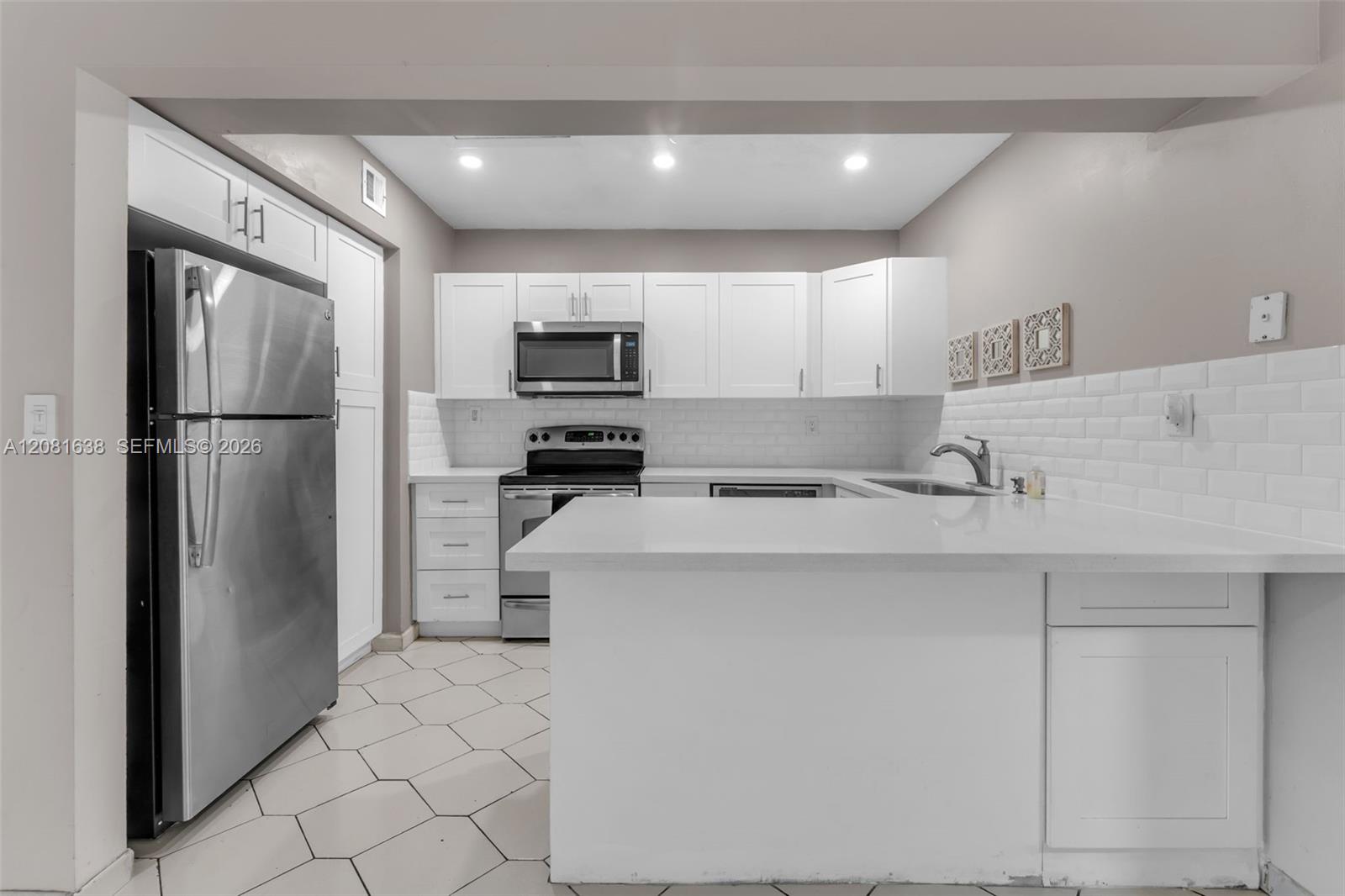 2018 SW 103rd Ct — Photo 5