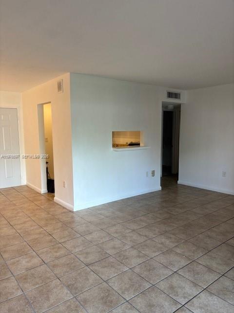 9493 SW 76th St # L4 — Photo 3