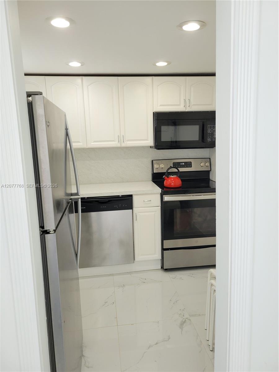 1610 Lenox Ave # 308 — Photo 5