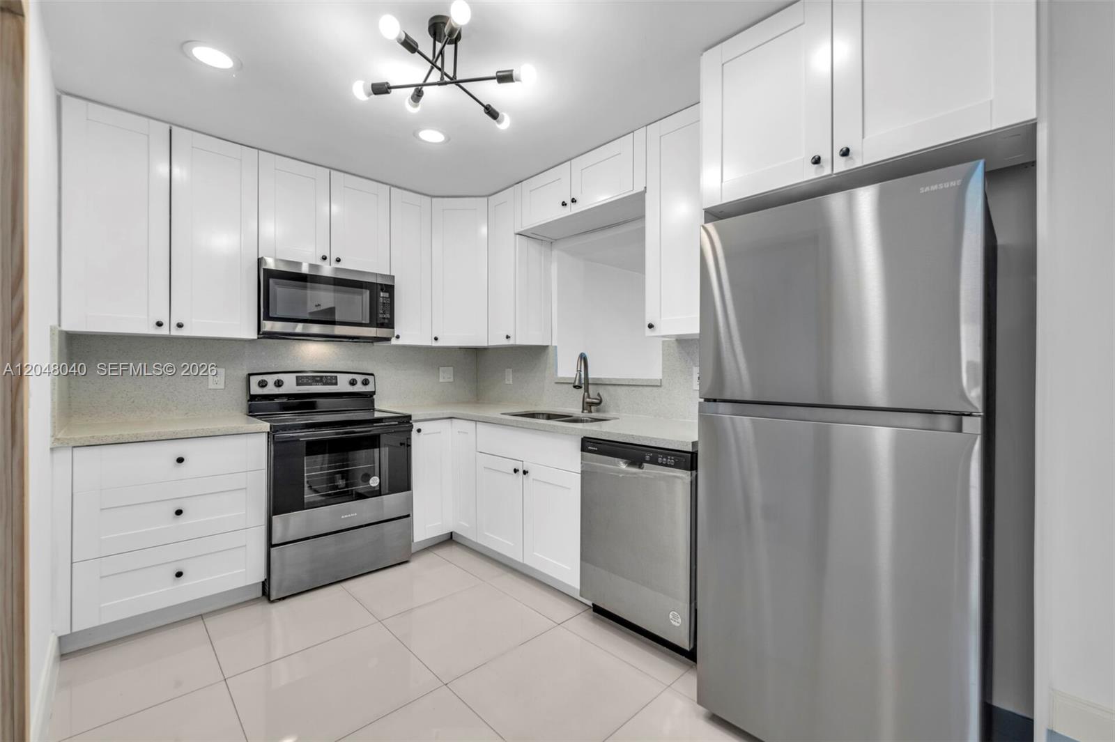 104 SW 7th St — Photo 3