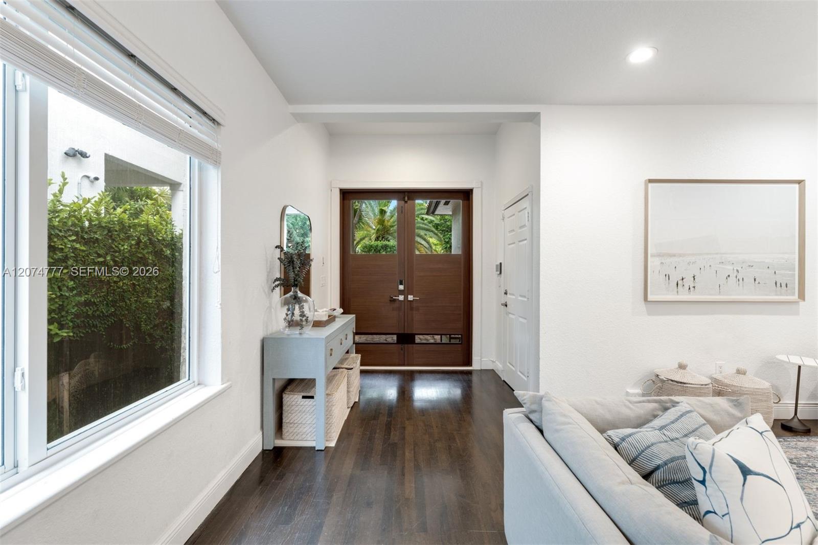 3068 Shipping Avenue — Photo 3
