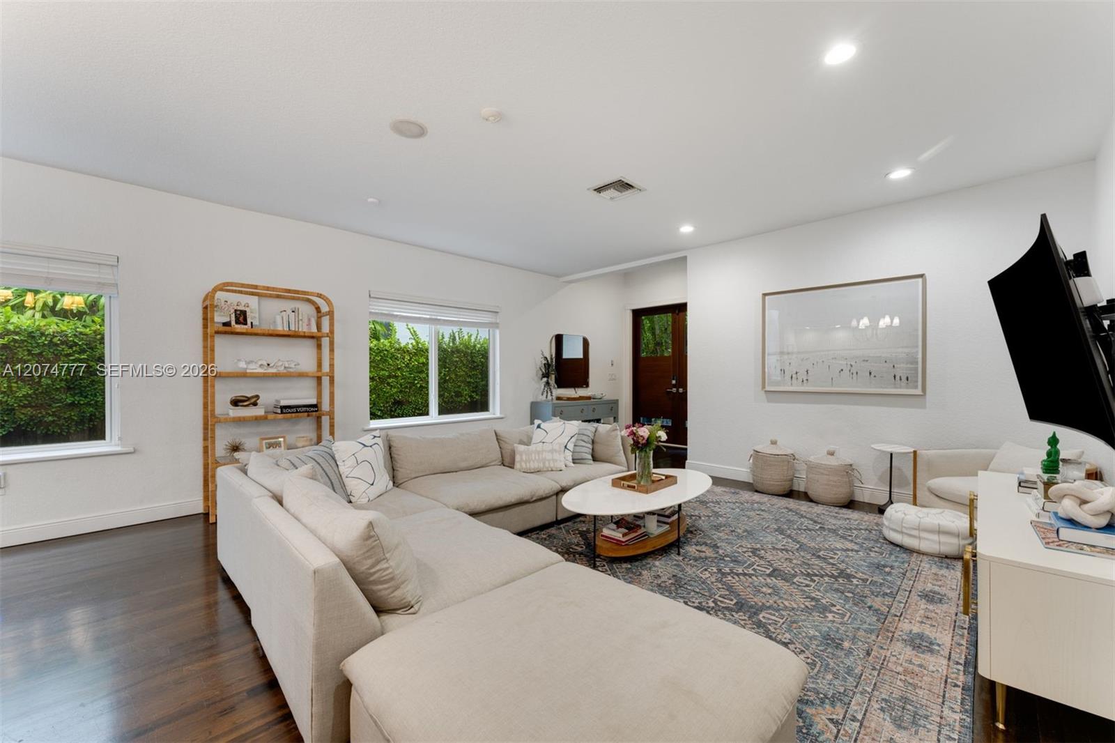 3068 Shipping Avenue — Photo 4