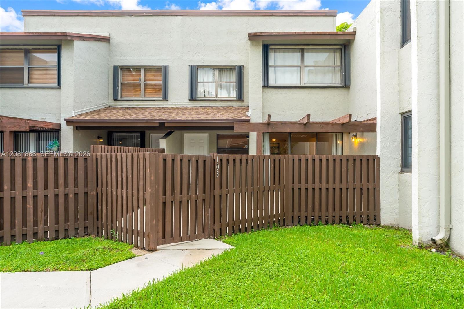 10020 NW 9th St Cir # 103, Miami FL 33172