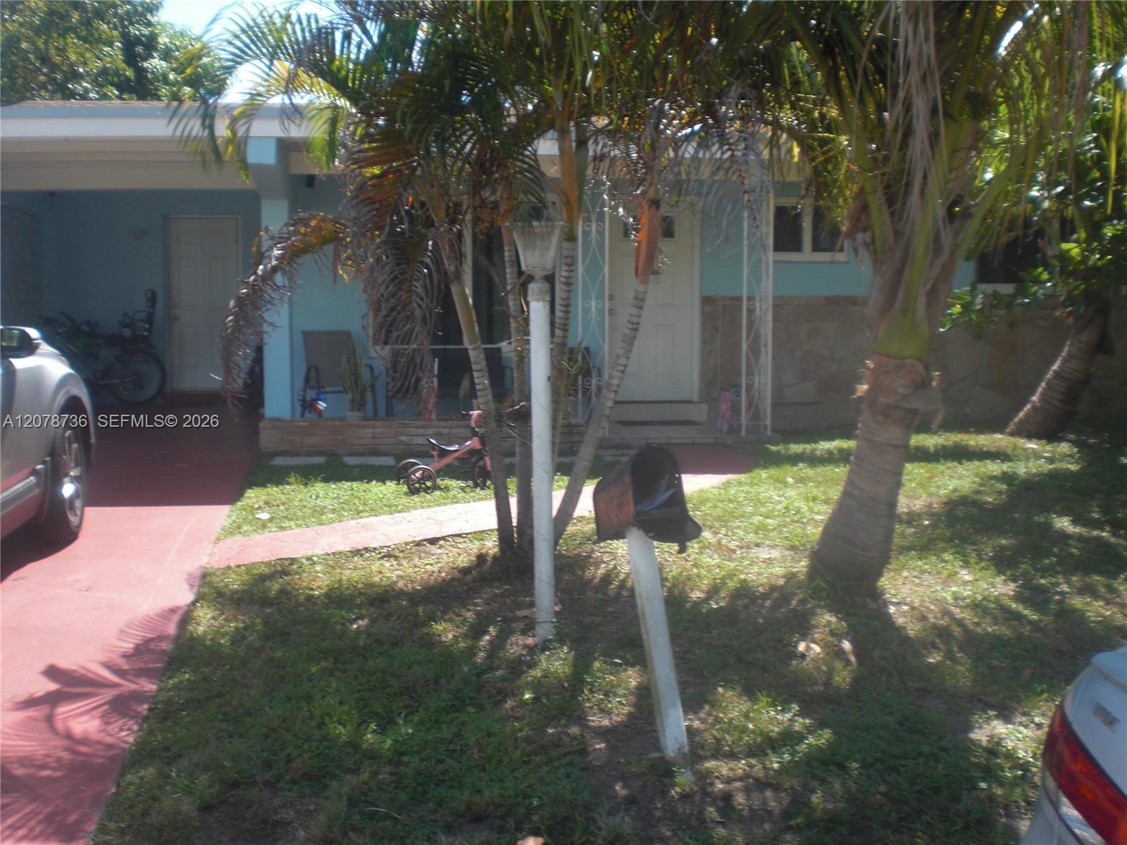 4940 SW 25th Ave — Photo 2