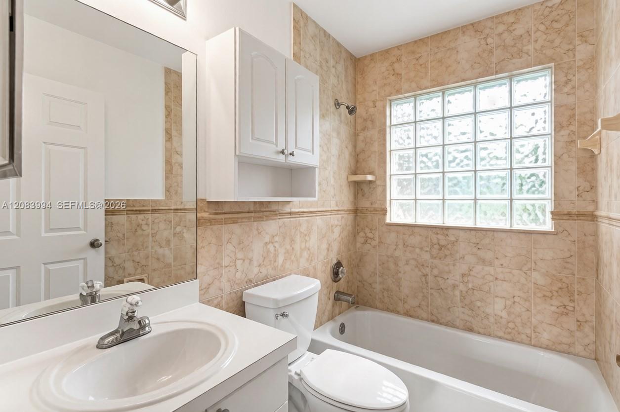 10989 NW 56th Ct — Photo 4
