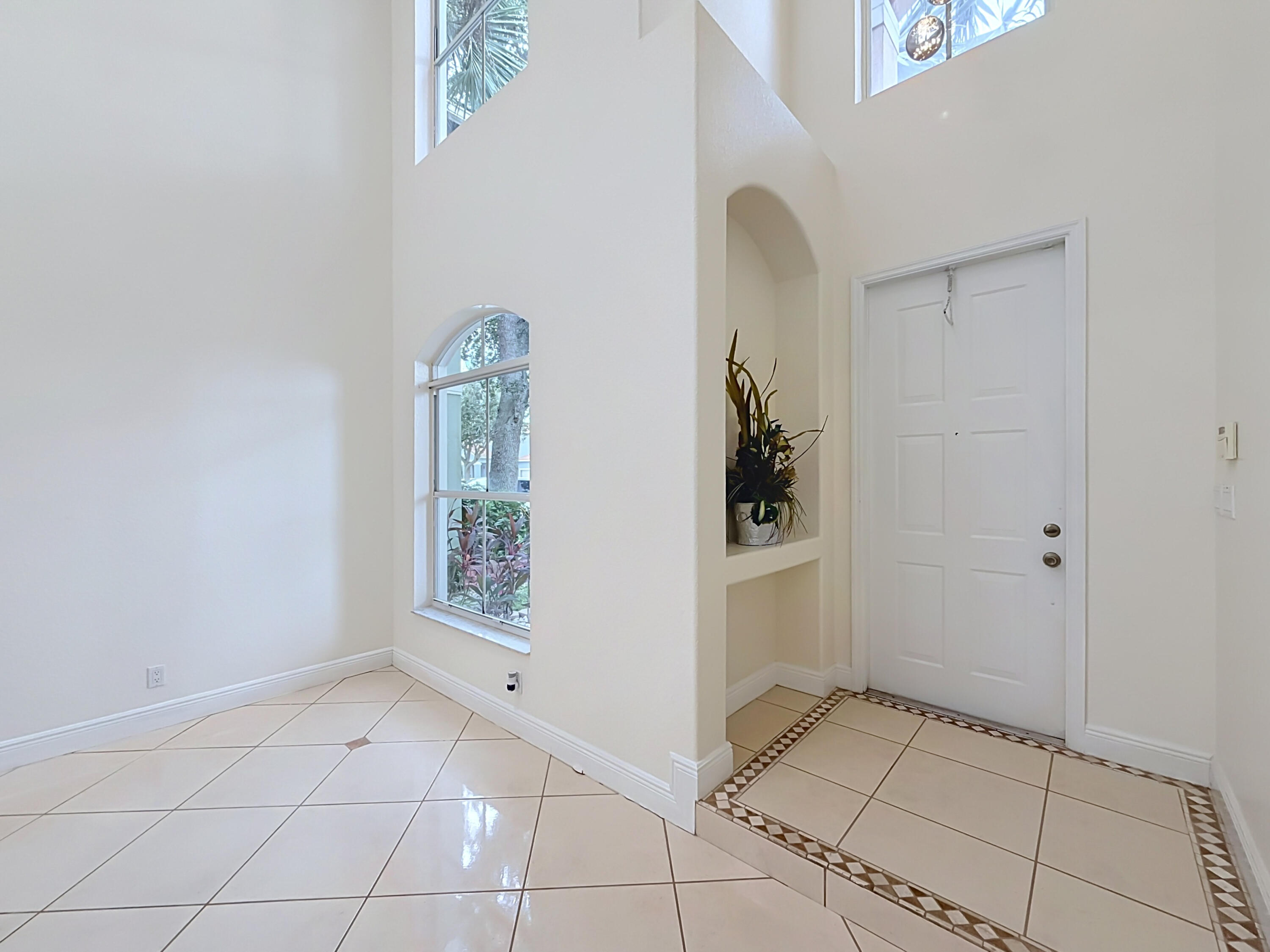6657 LURAIS Drive — Photo 3