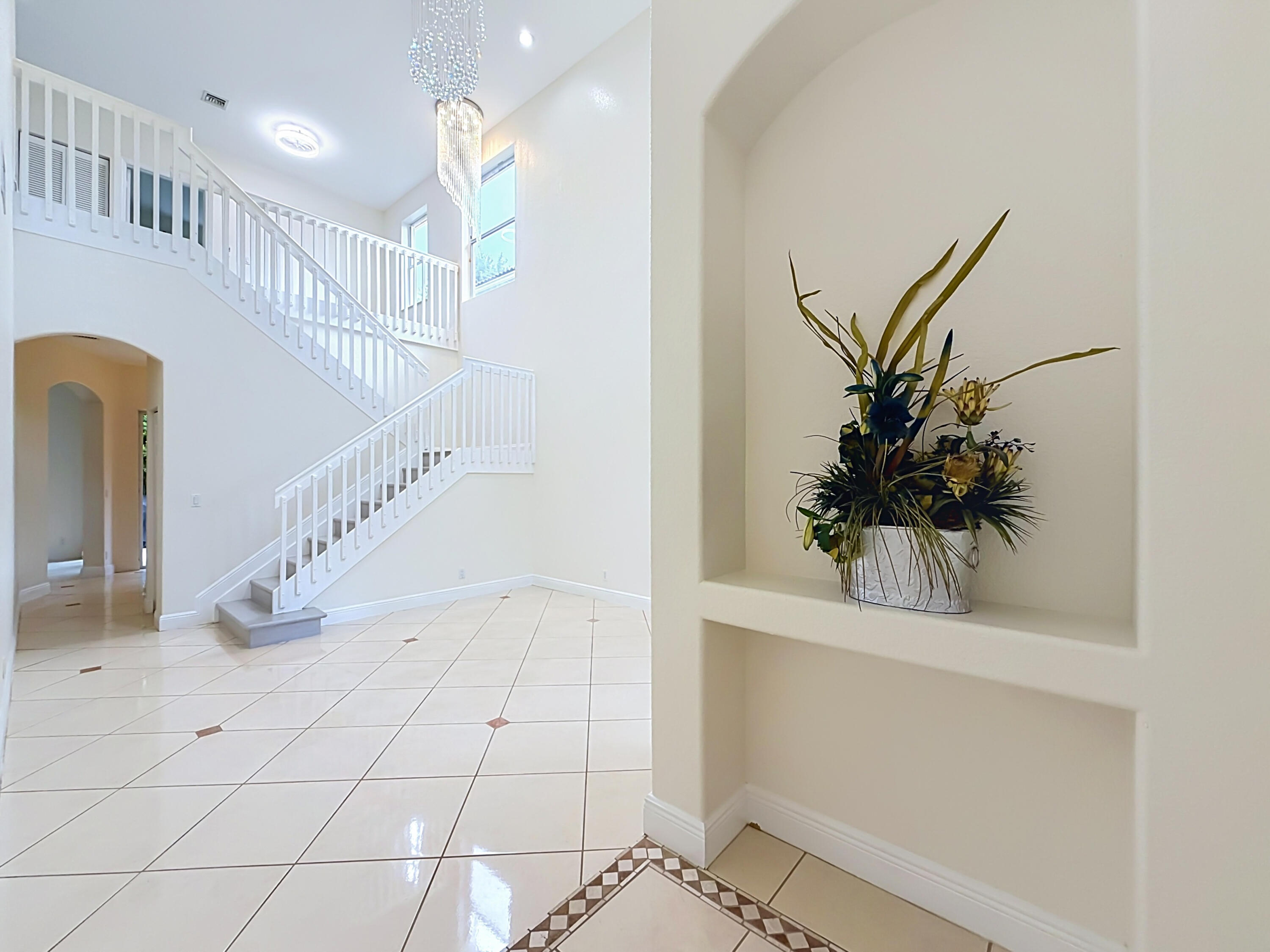 6657 LURAIS Drive — Photo 4